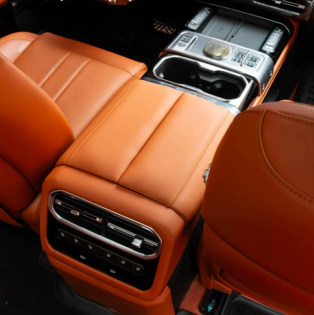 For Jetour G700 2025 2026 Car Center Console Armrest Protective Cover ABS Leather Wrapped Anti-scratch Armest Cover Accessories — view 3
